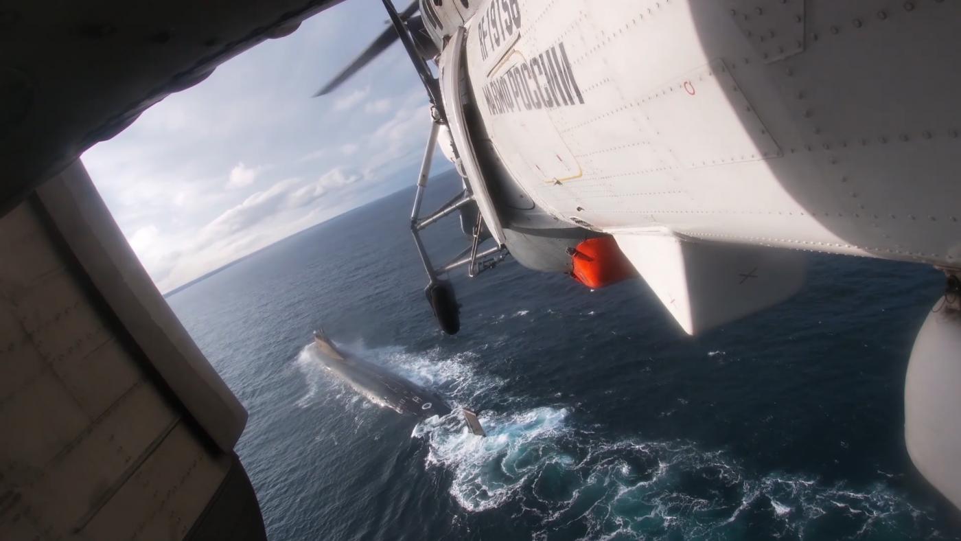 Вертолеты Северного флота отработали поиск подводных лодок в Баренцевом море 